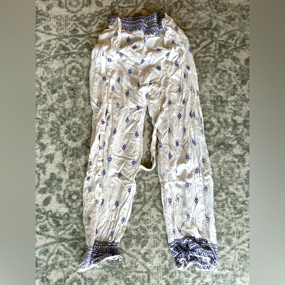 Patterned light pants